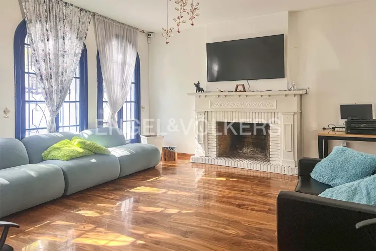 Casa en venta en San Luis, Bogotá, 297 m² · foto 2 de 7