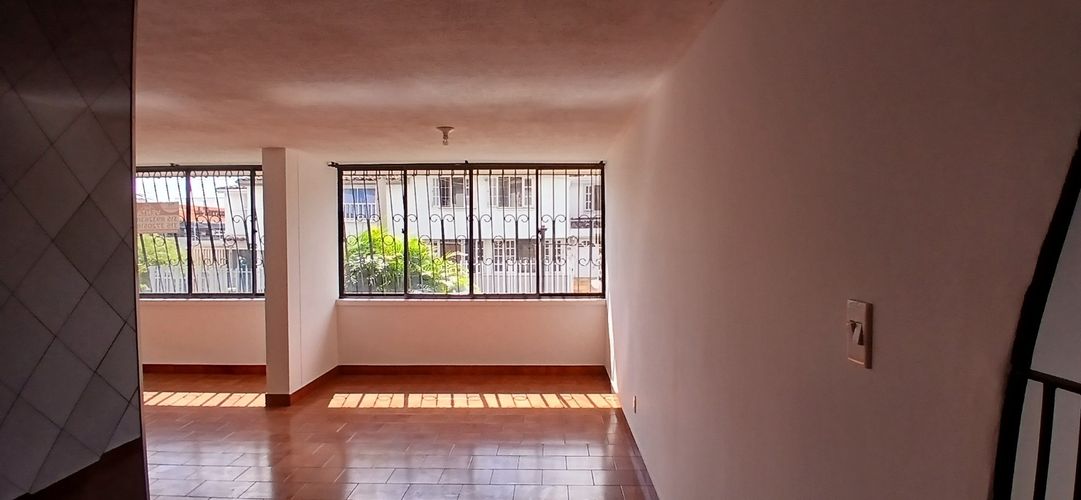 Casa de 5 alcobas en venta en Cañaveral, Floridablanca, 240 m² · foto 2 de 16