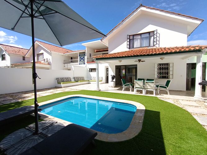 Casa de 5 alcobas en venta en Girardot, Girardot, 249 m² · foto 3 de 24