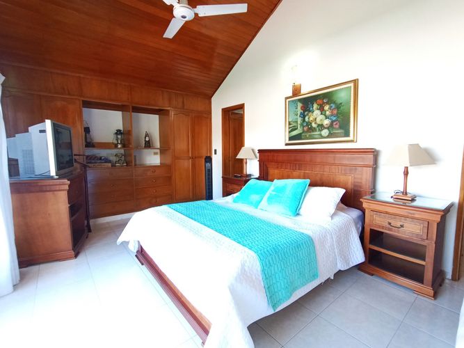 Casa de 5 alcobas en venta en Girardot, Girardot, 249 m² · foto 18 de 24