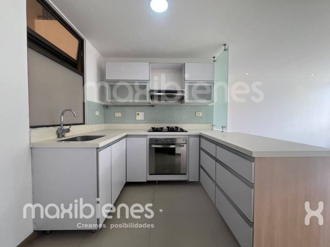 Apartamento de 3 alcobas en arriendo en Altos Del Poblado, Medellín, 90 m² · foto 3 de 22
