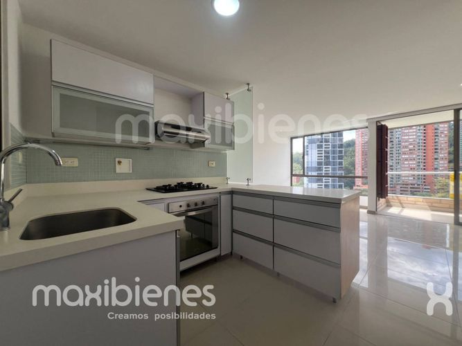 Apartamento de 3 alcobas en arriendo en Altos Del Poblado, Medellín, 90 m² · foto 4 de 22
