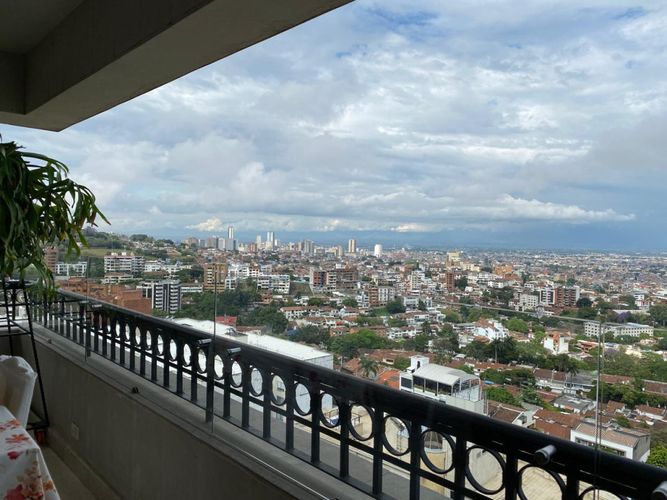 Apartamento de 5 alcobas en venta en Cristales, Cali, 458 m² · foto 2 de 13