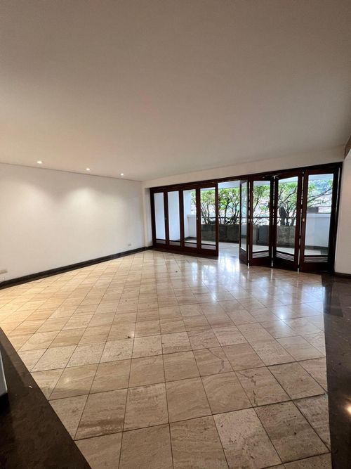 Apartamento de 3 alcobas en venta en Santa Rita, Cali, 226 m² · foto 3 de 20