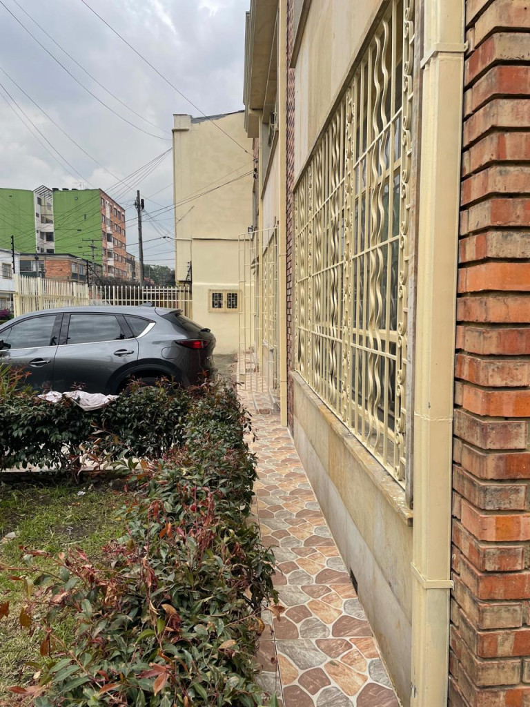 Casa en venta en San Luis, Bogotá · foto 4 de 24