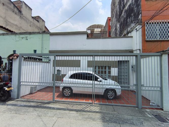 Casa de 12 alcobas en venta en San Vicente, Cali, 250 m² · foto 2 de 24
