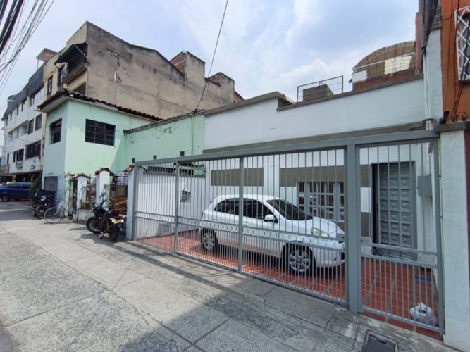 Casa de 12 alcobas en venta en San Vicente, Cali, 250 m² · foto 3 de 24