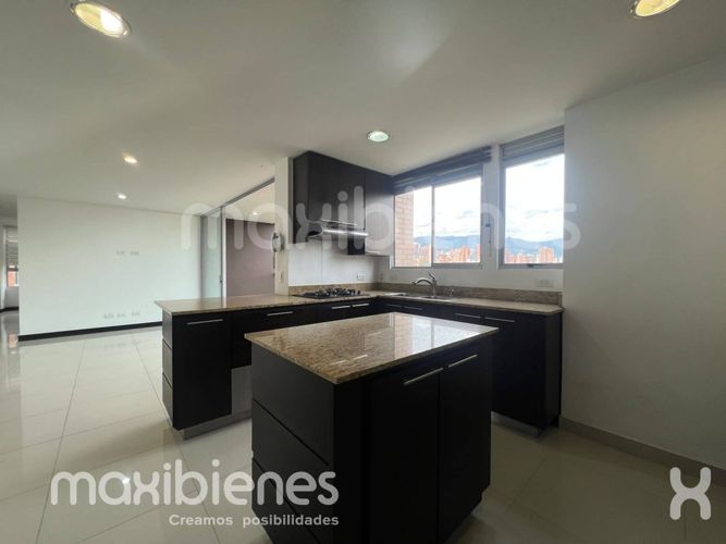 Apartamento de 3 alcobas en arriendo en Lalinde, Medellín, 130 m² · foto 3 de 21