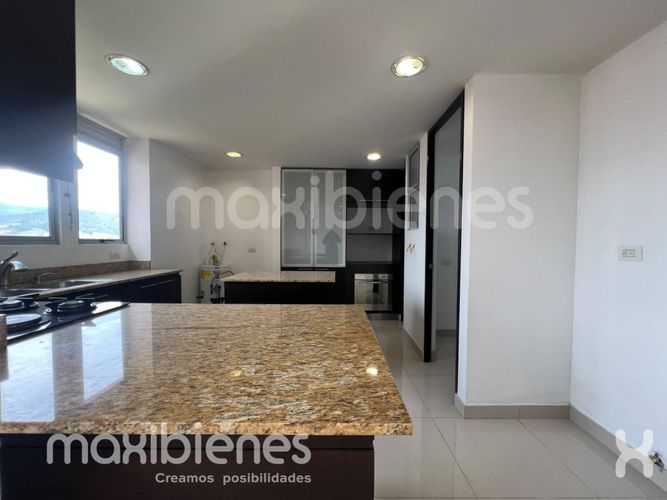 Apartamento de 3 alcobas en arriendo en Lalinde, Medellín, 130 m² · foto 4 de 21