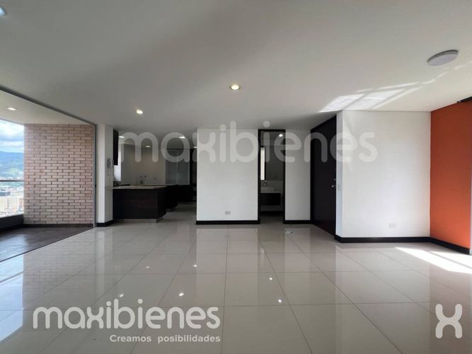 Apartamento de 3 alcobas en arriendo en Lalinde, Medellín, 130 m² · foto 5 de 21