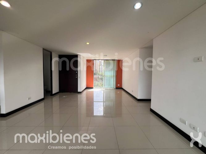 Apartamento de 3 alcobas en arriendo en Lalinde, Medellín, 130 m² · foto 8 de 21