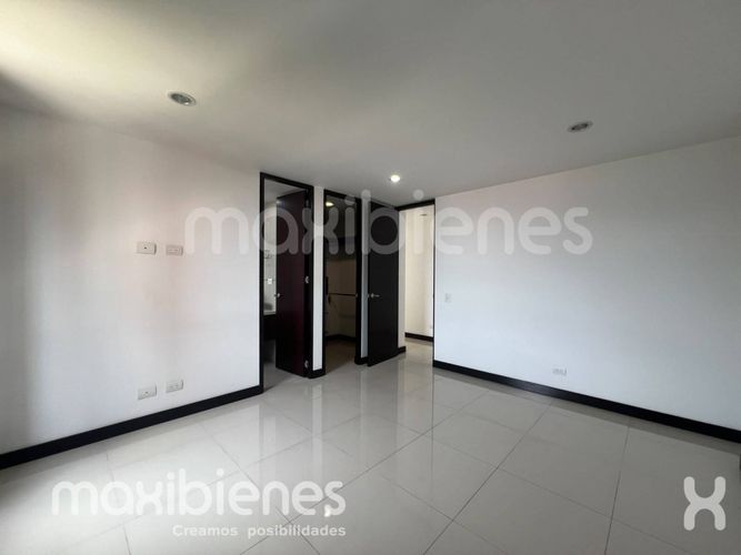 Apartamento de 3 alcobas en arriendo en Lalinde, Medellín, 130 m² · foto 13 de 21