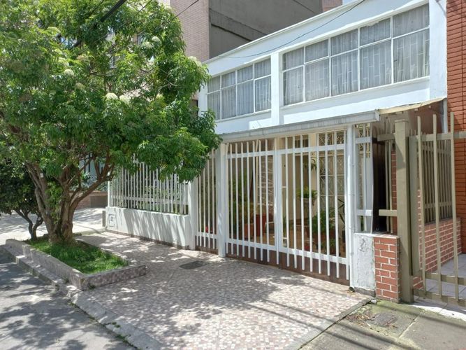 Casa de 6 alcobas en venta en La Soledad, Bogotá, 199 m² · foto 5 de 15
