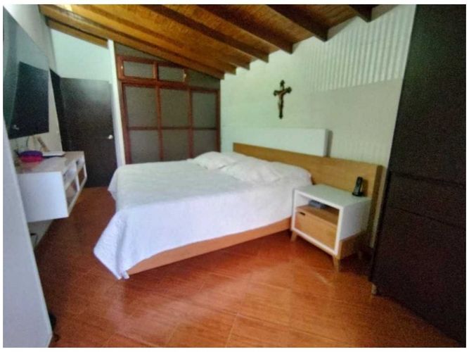 Casa de 5 alcobas en venta en La Almeria, Medellín, 185 m² · foto 6 de 24