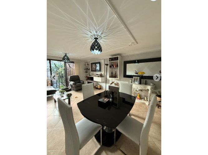 Casa de 5 alcobas en venta en La Almeria, Medellín, 185 m² · foto 7 de 24