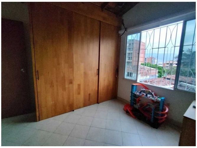 Casa de 5 alcobas en venta en La Almeria, Medellín, 185 m² · foto 9 de 24