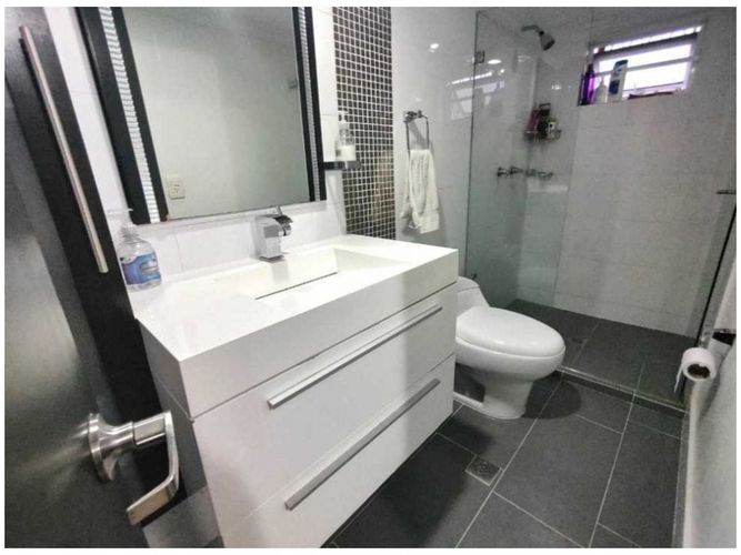 Casa de 5 alcobas en venta en La Almeria, Medellín, 185 m² · foto 15 de 24