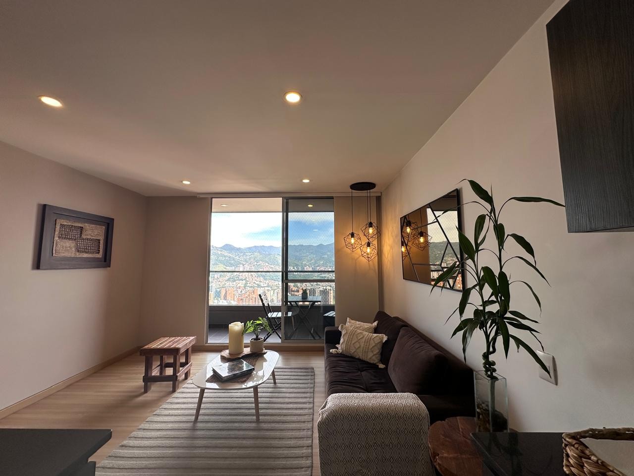 Apartamento en arriendo en El Poblado, Medellín · foto 3 de 18