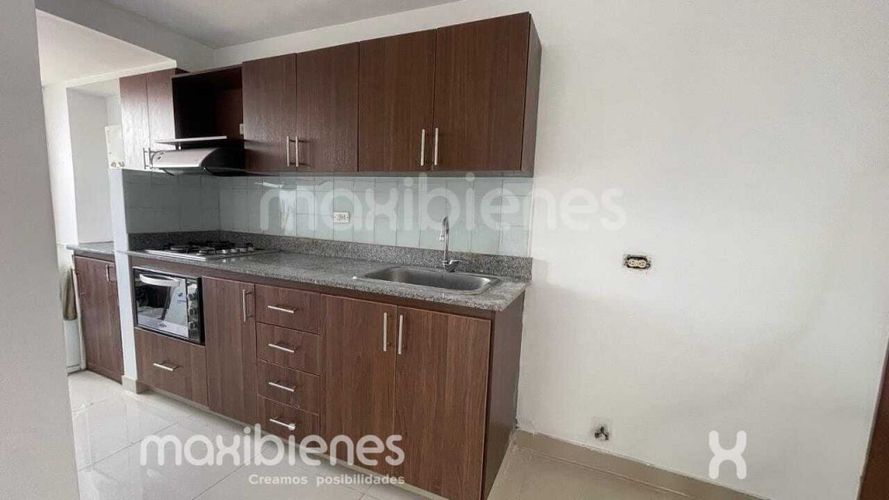 Apartamento de 3 alcobas en venta en Belén Rincón, Medellín, 67 m² · foto 2 de 13