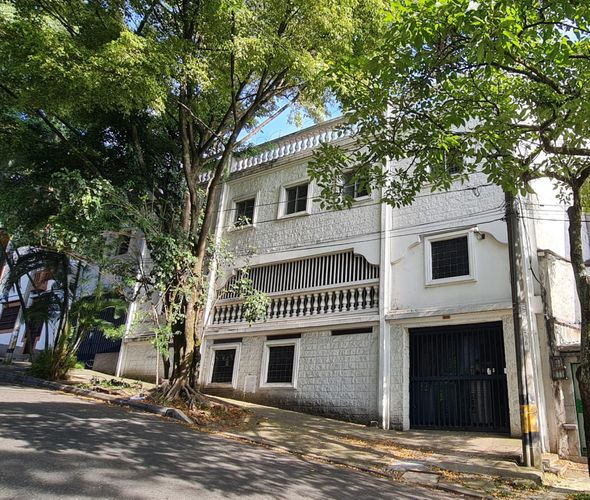 Casa de 20 alcobas en venta en Prado, Medellín · foto 2 de 24