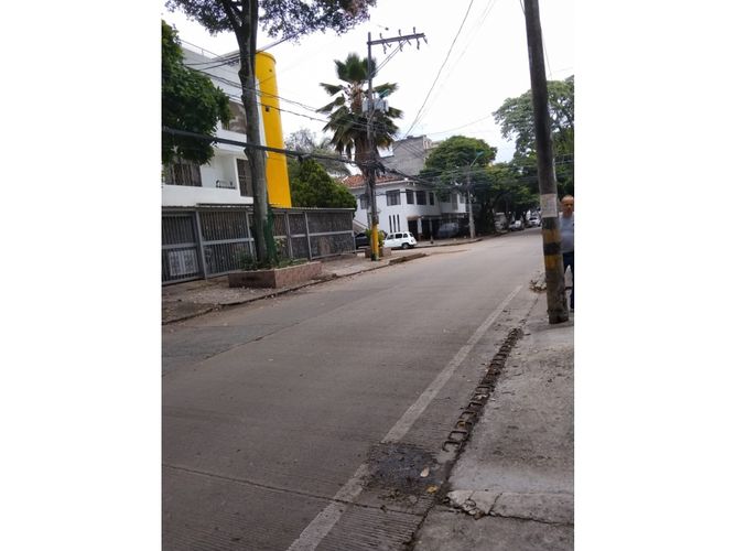 Lote en venta en Valle Del Lili, Cali, 240 m² · foto 3 de 6