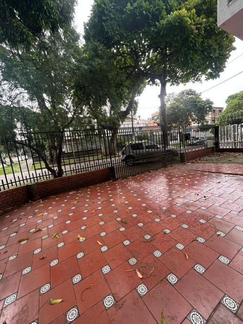 Casa de 4 alcobas en venta en El Lido, Cali, 432 m² · foto 2 de 15