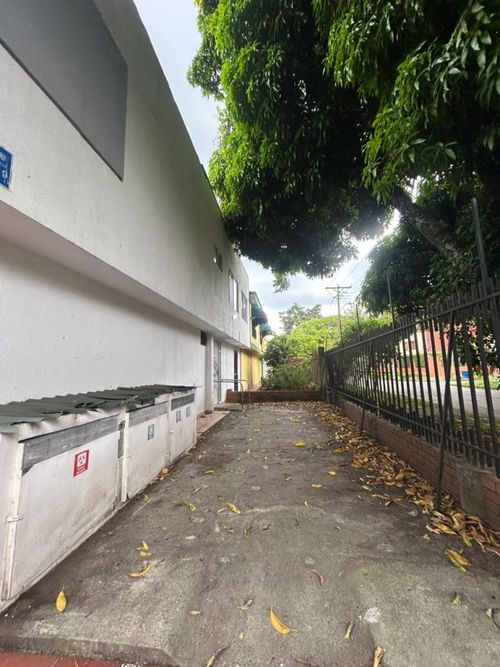 Casa de 4 alcobas en venta en El Lido, Cali, 432 m² · foto 3 de 15