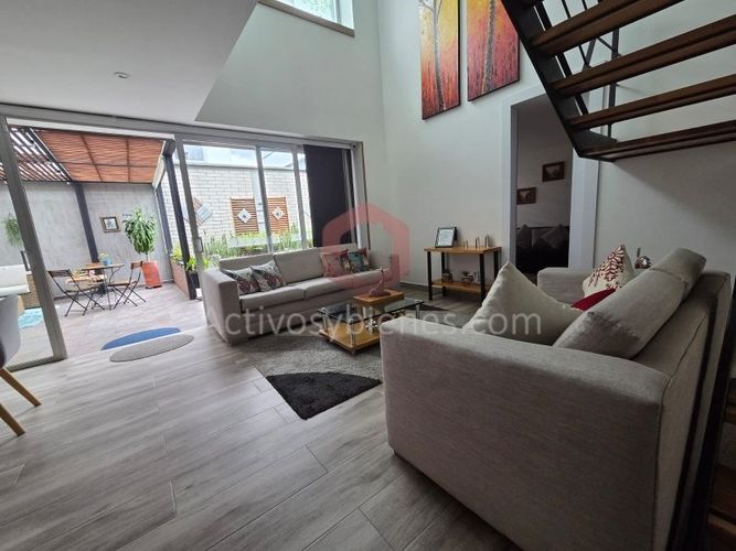 Casa de 4 alcobas en venta en Barro Blanco, Rionegro, 230 m² · foto 2 de 21