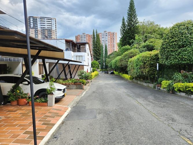 Casa de 4 alcobas en venta en La Paz, Envigado, 149 m² · foto 2 de 6