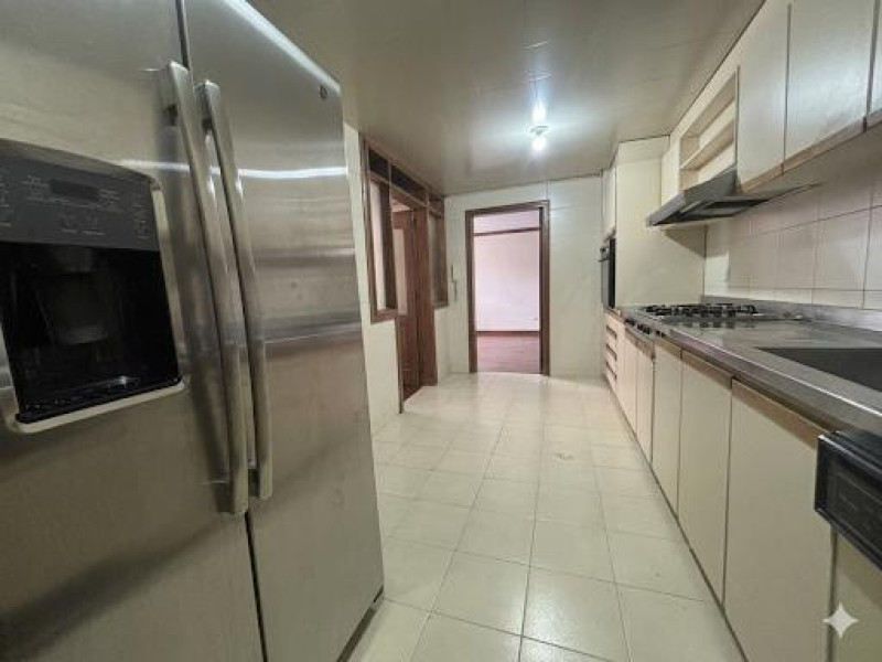 Apartamento en venta en Santa Barbara Central, Bogotá · foto 4 de 17