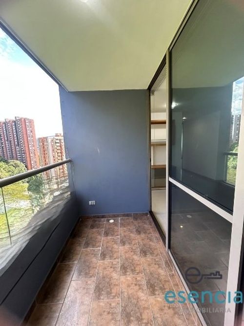 Apartamento de 3 alcobas en arriendo en Castropol, Medellín, 80 m² · foto 2 de 16