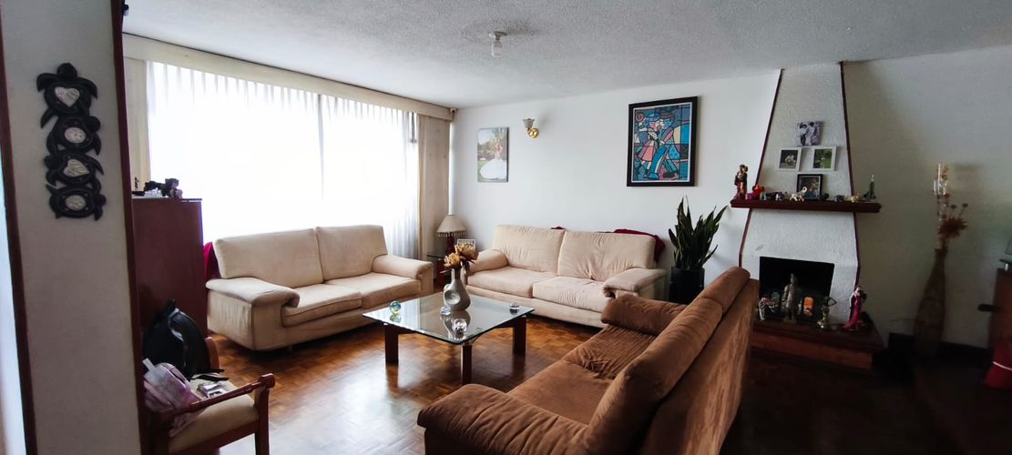 Casa de 5 alcobas en venta en Las Villas, Bogotá, 370 m² · foto 2 de 24