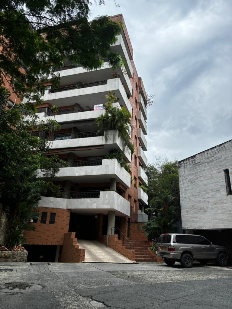Apartamento en Arriendo en La Arboleda, Cali