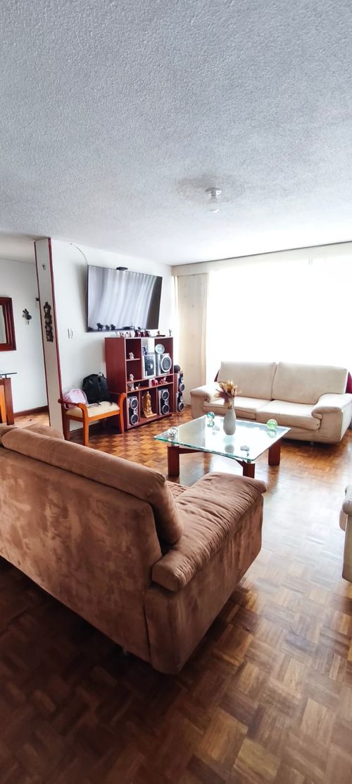 Casa de 5 alcobas en venta en Las Villas, Bogotá, 370 m² · foto 3 de 24