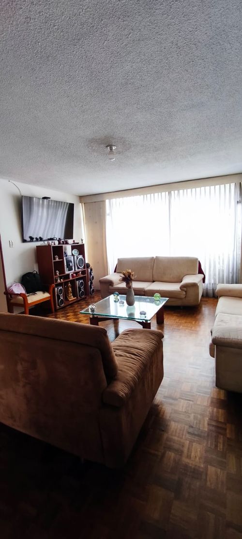 Casa de 5 alcobas en venta en Las Villas, Bogotá, 370 m² · foto 9 de 24