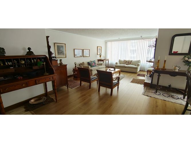 Apartamento de 3 alcobas en venta en Los Rosales, Bogotá, 136 m² · foto 4 de 24