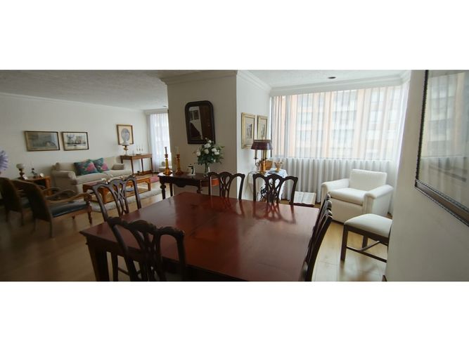 Apartamento de 3 alcobas en venta en Los Rosales, Bogotá, 136 m² · foto 7 de 24