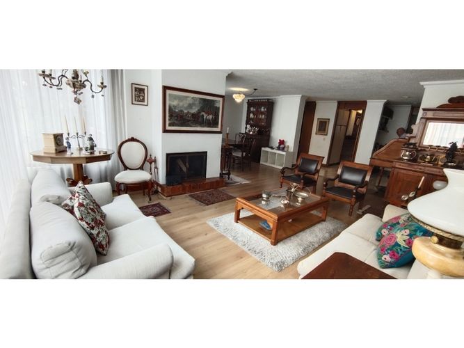 Apartamento de 3 alcobas en venta en Los Rosales, Bogotá, 136 m² · foto 2 de 24