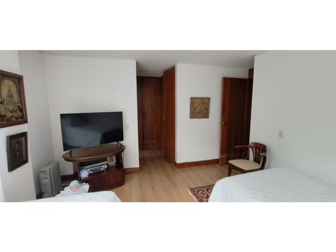 Apartamento de 3 alcobas en venta en Los Rosales, Bogotá, 136 m² · foto 14 de 24