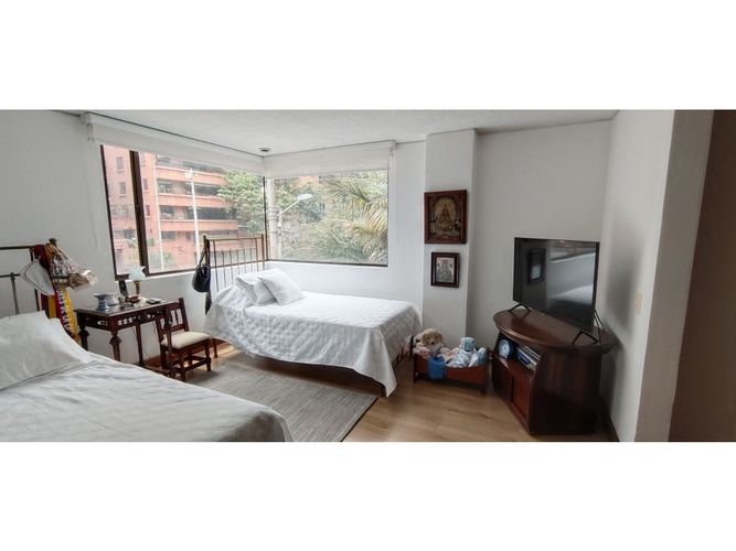 Apartamento de 3 alcobas en venta en Los Rosales, Bogotá, 136 m² · foto 12 de 24
