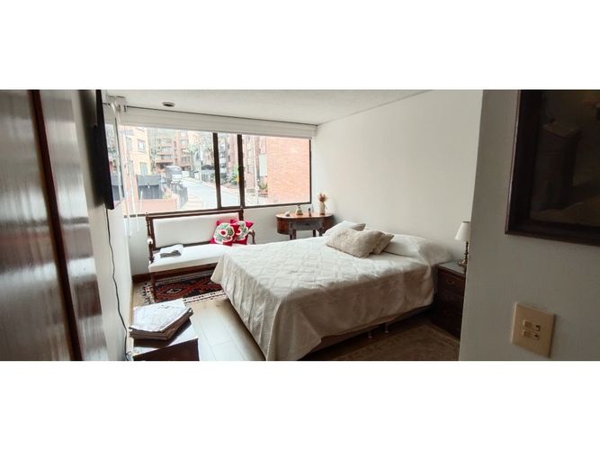 Apartamento de 3 alcobas en venta en Los Rosales, Bogotá, 136 m² · foto 23 de 24