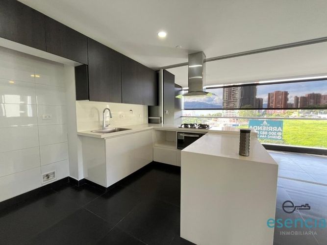 Apartamento de 2 alcobas en arriendo en Los Balsos, Medellín, 90 m² · foto 2 de 9