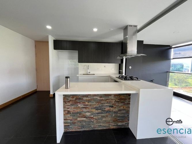 Apartamento de 2 alcobas en arriendo en Los Balsos, Medellín, 90 m² · foto 3 de 9