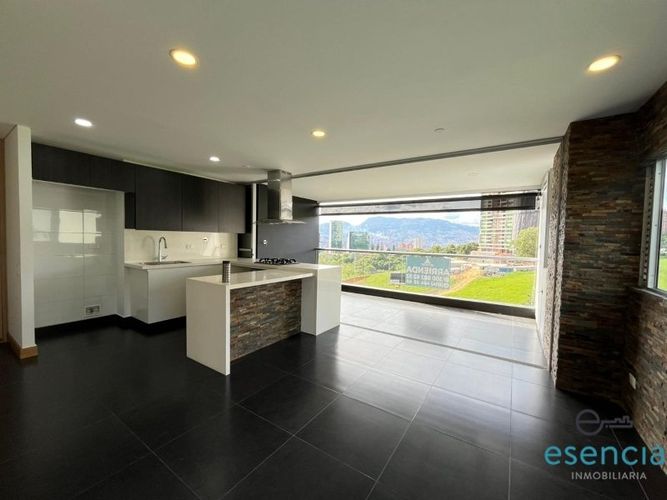 Apartamento de 2 alcobas en arriendo en Los Balsos, Medellín, 90 m² · foto 4 de 9