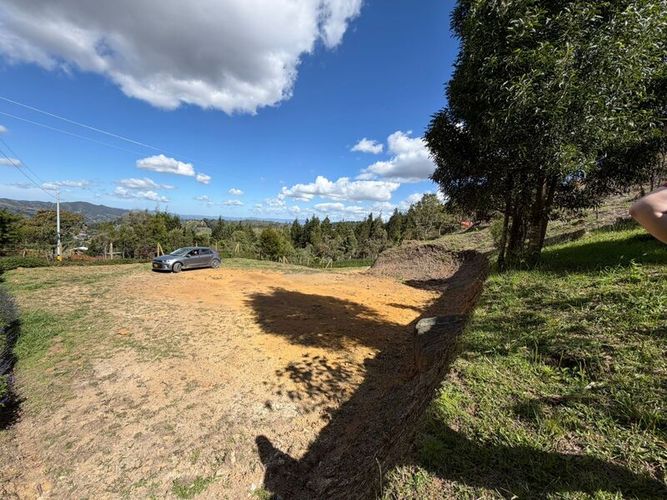 Lote en venta en San Isidro, Guarne, 2095 m² · foto 2 de 9