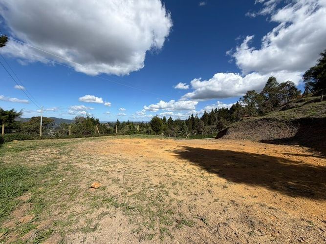 Lote en venta en San Isidro, Guarne, 2095 m² · foto 3 de 9