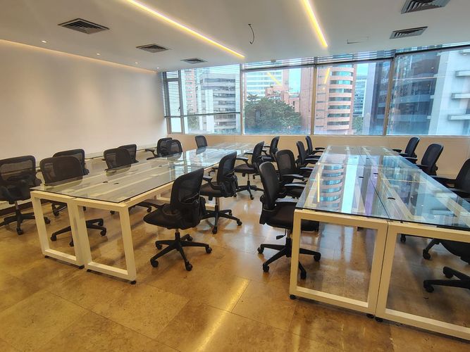 Oficina en arriendo en El Poblado, Medellín, 155 m² · foto 5 de 14