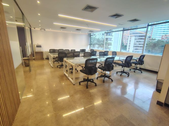 Oficina en arriendo en El Poblado, Medellín, 155 m² · foto 6 de 14