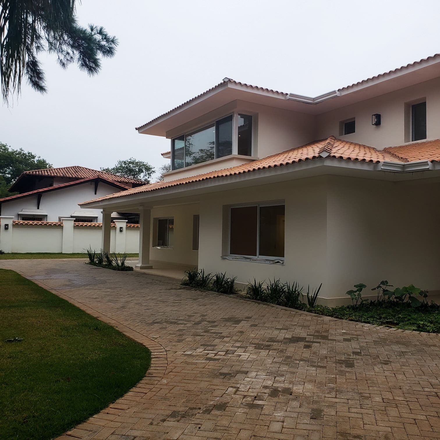 Moderna residencia a estrenar - zona Los Laureles Casa Rica — foto 3
