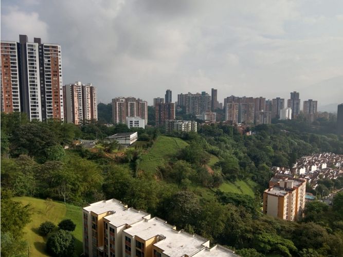 Apartamento en venta en Loma De Los Bernal, Medellín · foto 18 de 18